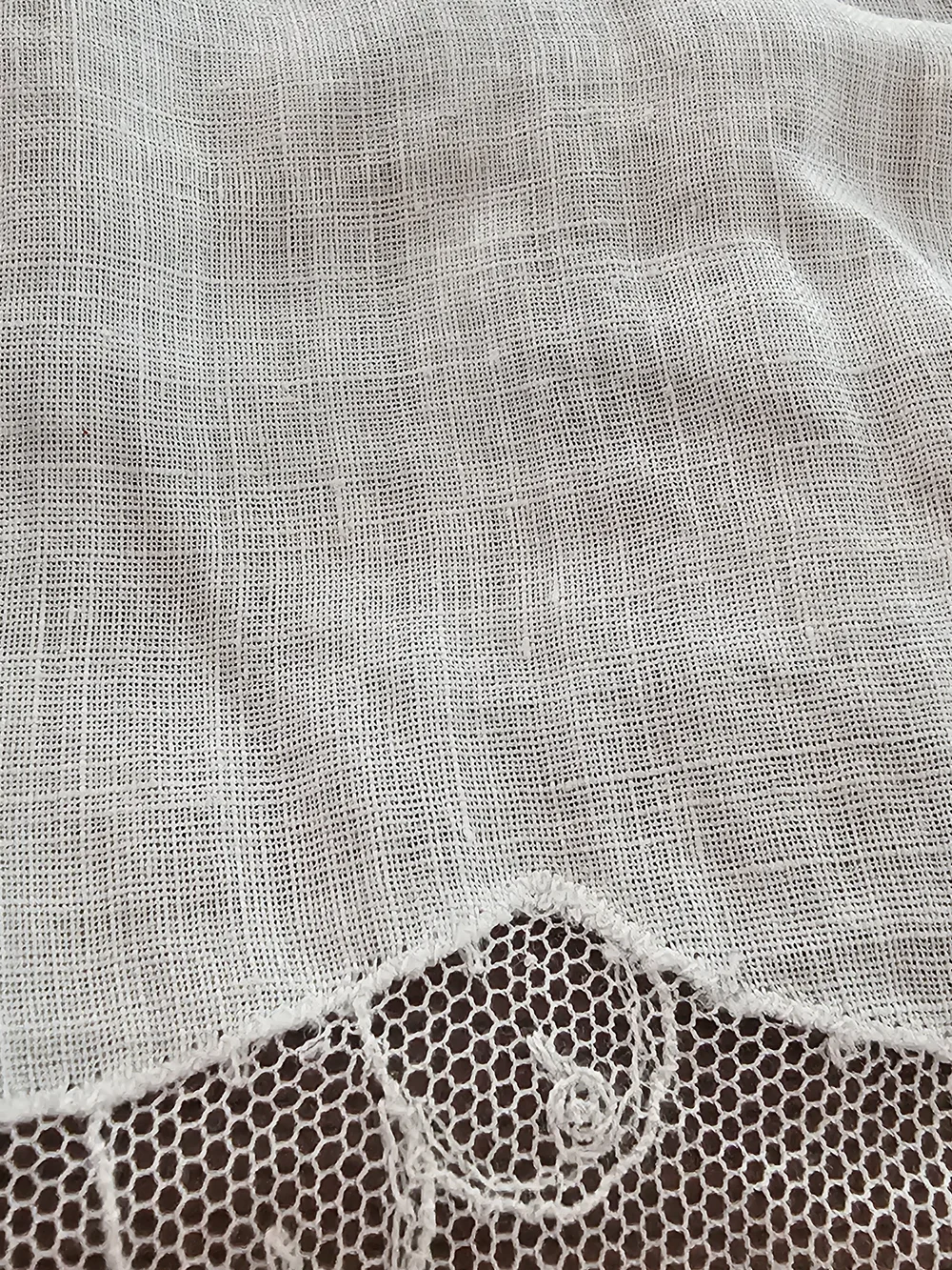 Delicate Vintage White Lace Handkerchief - Picture 2 of 4